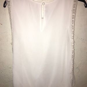 Sleeveless White semi-formal shirt